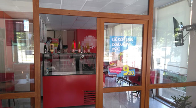 Pişkin hırsız soyduğu iş yerinde çiğ köfte yedi