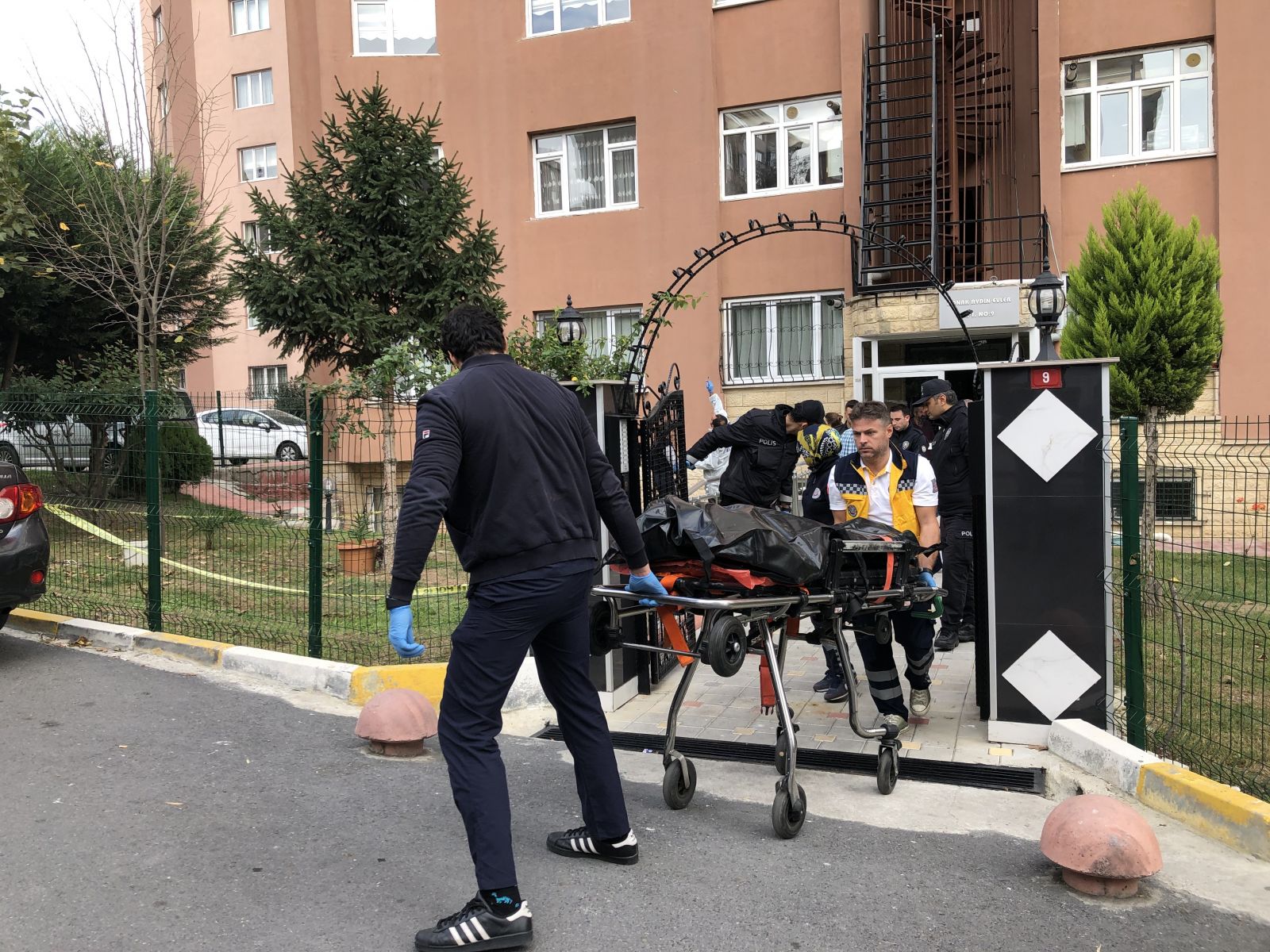 Eşinin ölümüne dayanamayıp 13'üncü kattan atlayarak intihar etti!