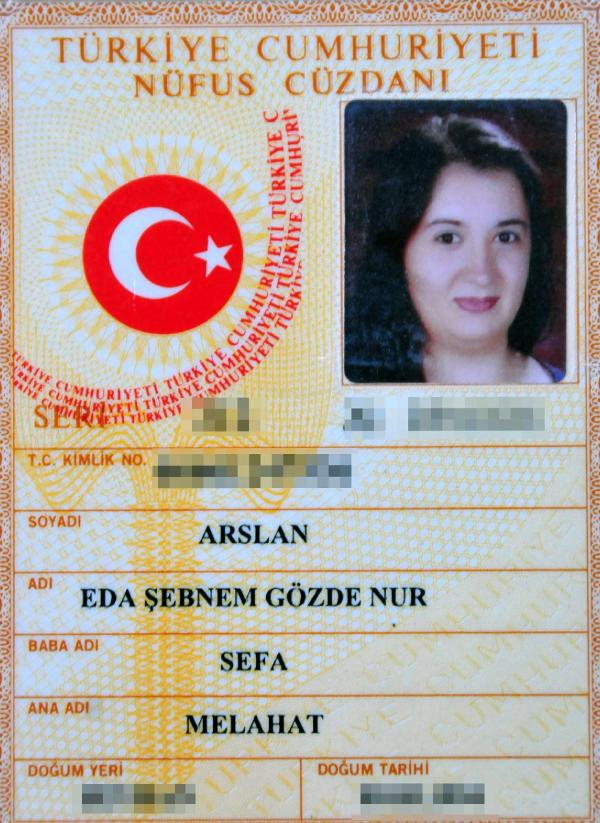 Üniversiteli kızın kimliği görenleri şaşkına çeviriyor