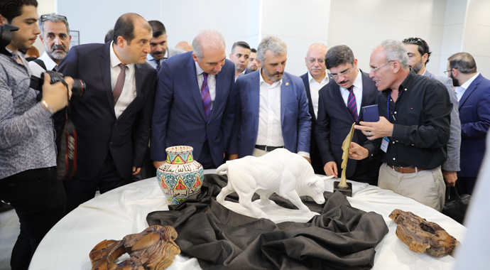 Başkan Uysal, Uluslararası İstanbul Arapça Kitap Fuarı'nı Ziyaret Etti