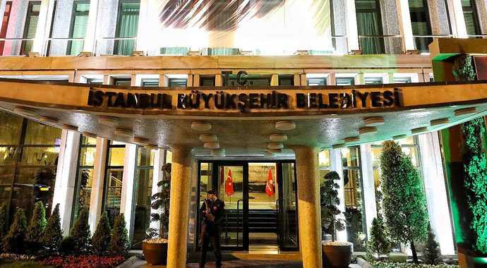 İBB'den Atatürk portesi ve T.C. açıklaması