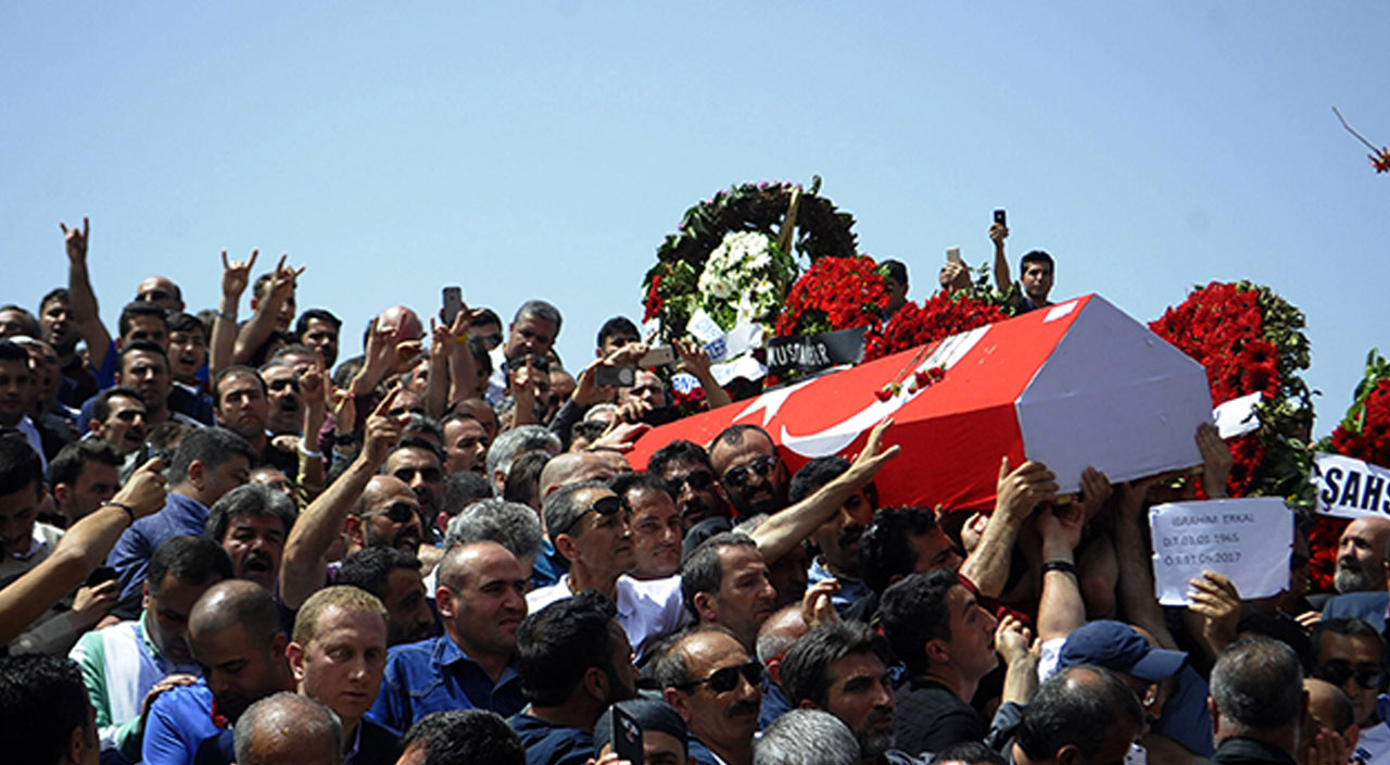 Eşi ölüm yıldönümünde İbrahim Erkal’ı unutmadı, paylaşımı yürekleri dağladı: Sensiz geçen anlamsız 5 yıl Eşi ölüm yıldönümünde İbrahim Erkal’ı unutmadı, paylaşımı yürekleri dağladı: Sensiz geçen anlamsız 5 yıl