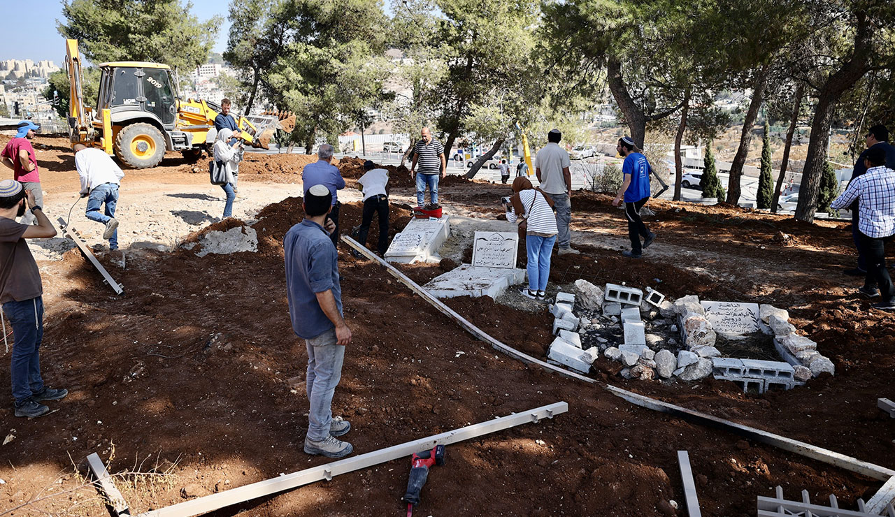 İsrail mezardakilere bile rahat vermiyor