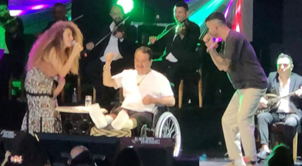 İbrahim Tatlıses’in kazası İdo ile Dilan küslüğünü bitirdi: Sahnede barıştılar İbrahim Tatlıses’in kazası İdo ile Dilan küslüğünü bitirdi: Sahnede barıştılar