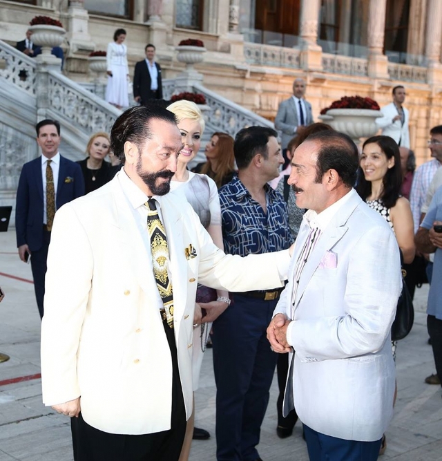Adnan Oktar'ın iftarına katılan 2 bomba isim