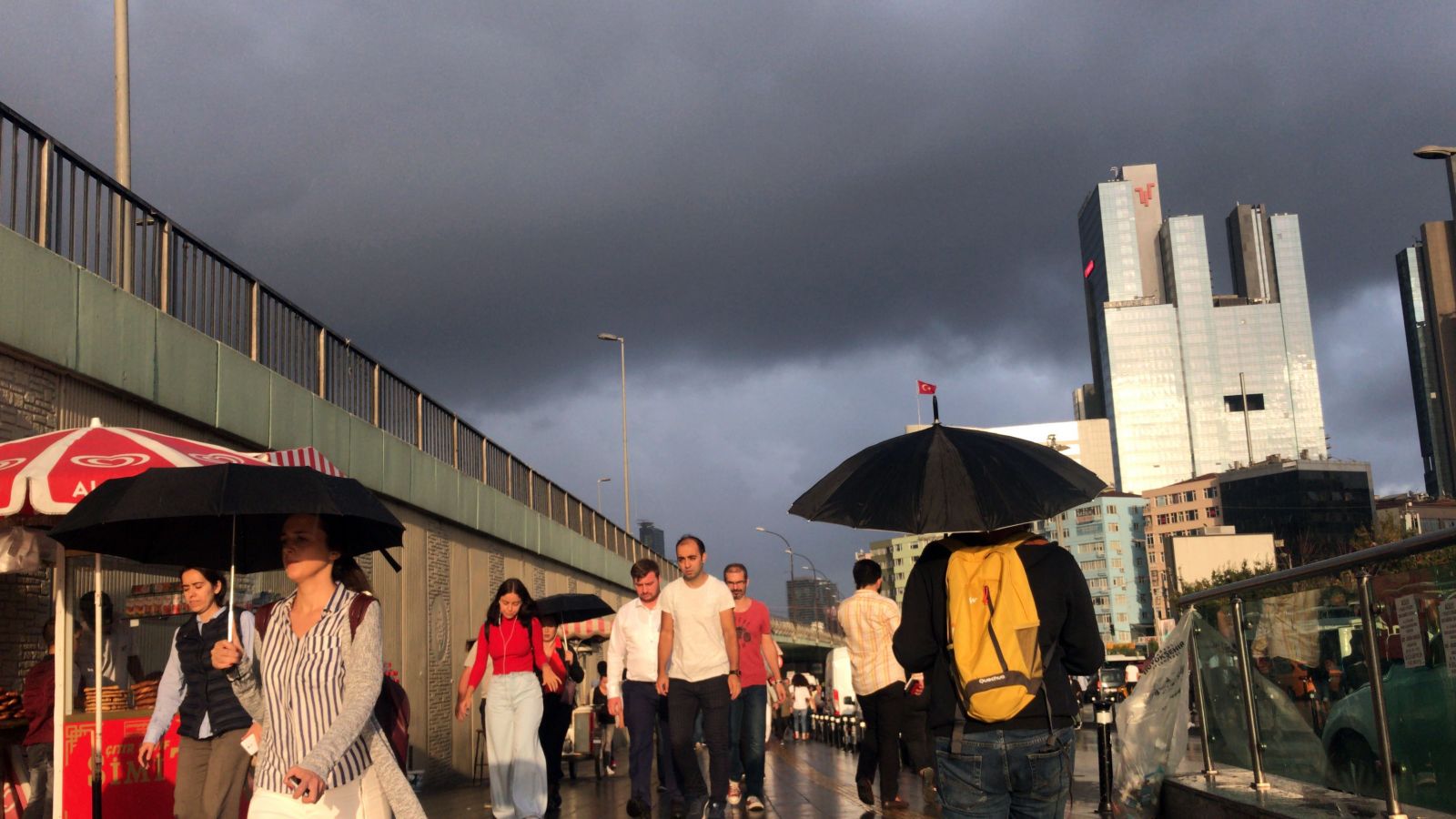 Son dakika! Meteoroloji'den İstanbul'daki 10 ilçeye sel uyarısı! İşte o ilçeler...