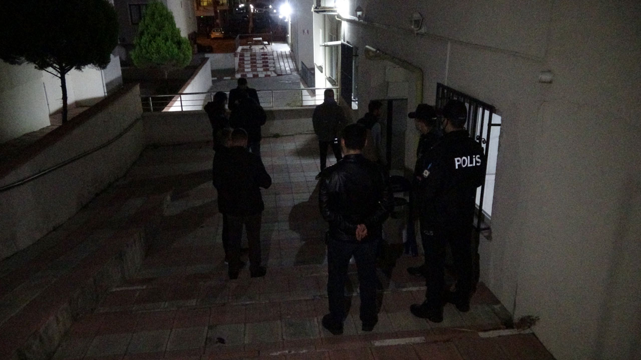 Önce anne ve babasını öldürdü sonra intihar etti