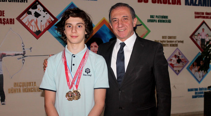 İhlas Kolejli yüzücüden iki ikincilik, iki üçüncülük