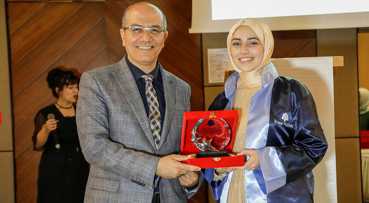 İhlas Koleji mezunlarını uğurladı İhlas Koleji mezunlarını uğurladı