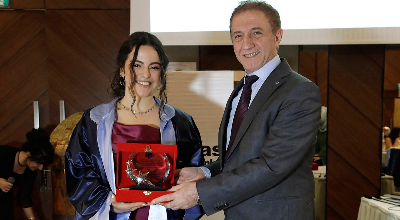 İhlas Koleji mezunlarını uğurladı İhlas Koleji mezunlarını uğurladı