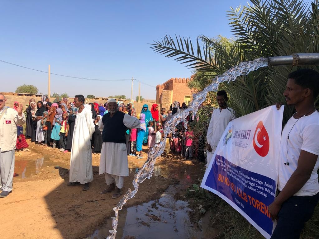 İhlas Vakfı Afrika’da su kuyusu açmaya devam ediyor