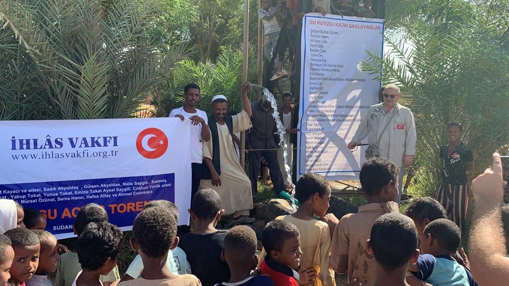 İhlas Vakfı Afrika’da su kuyusu açmaya devam ediyor İhlas Vakfı Afrika’da su kuyusu açmaya devam ediyor