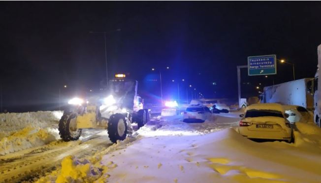 Kuzey Marmara Otoyolu'nda trafik kontrollü olarak sağlanmaya başlandı