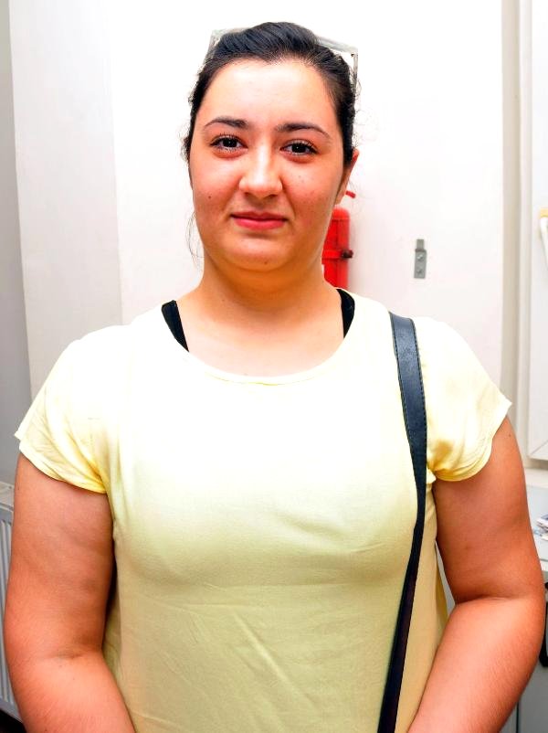 Üniversiteli kızın kimliği görenleri şaşkına çeviriyor