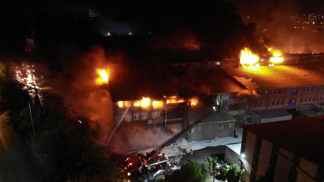 İkitelli Oto Sanayi Sitesi'nde yangın İkitelli Oto Sanayi Sitesi'nde yangın