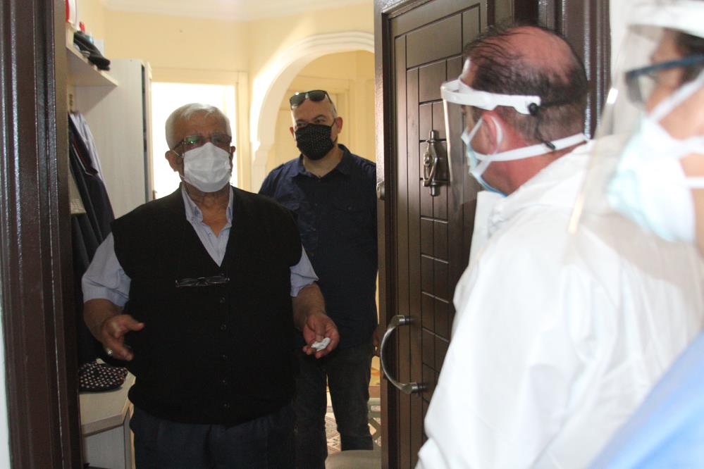 İkna timi aşı hizmetini vatandaşın ayağına getirdi İkna timi aşı hizmetini vatandaşın ayağına getirdi