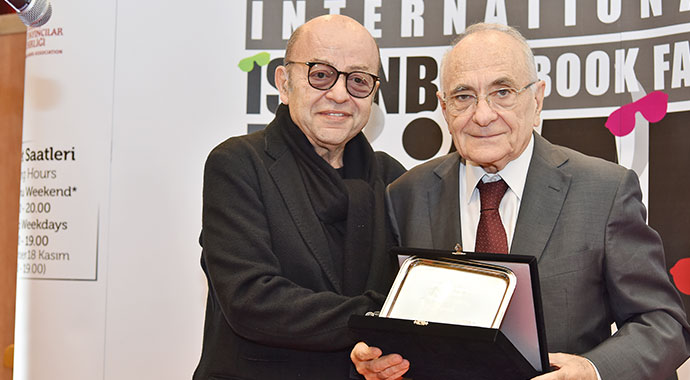 Kitap şölenine 'kâğıt gölgesi'