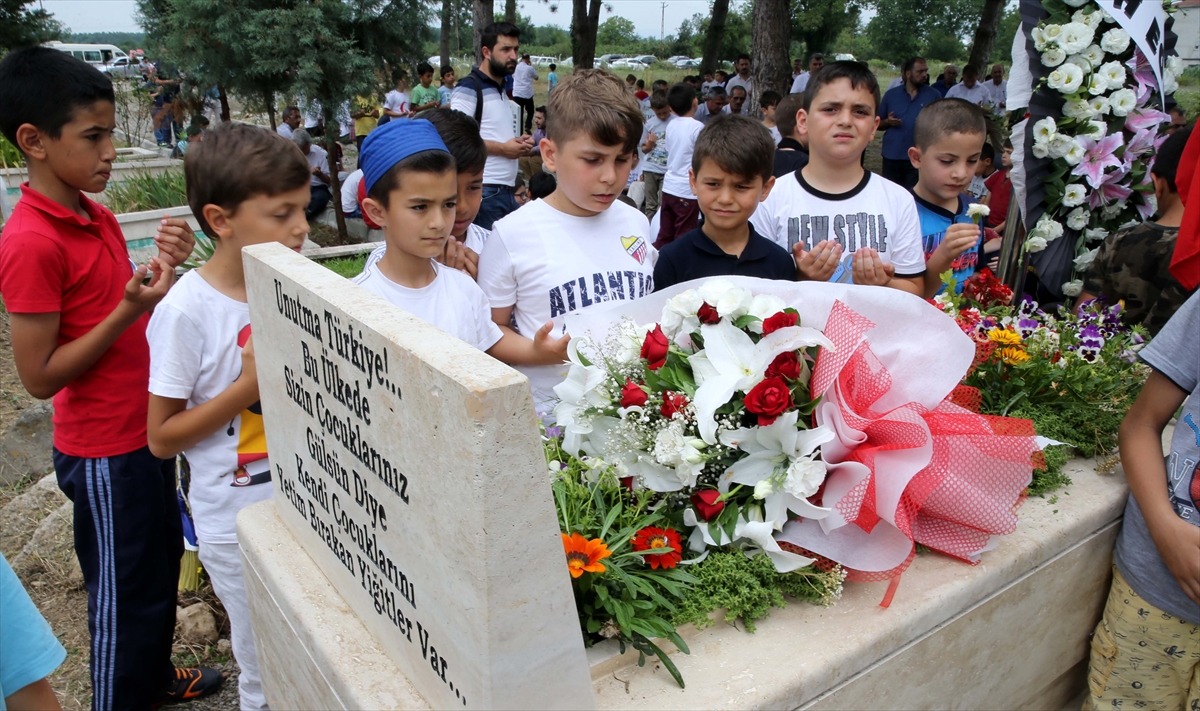 İlkokul öğrencilerinden 15 Temmuz şehidine duygulandıran ziyaret