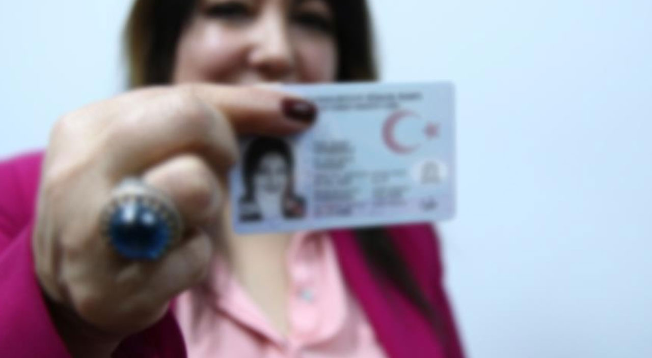 Kimlikte büyük kolaylık: Yeni dönem bugün 50 ilde başlıyor Kimlikte büyük kolaylık: Yeni dönem bugün 50 ilde başlıyor