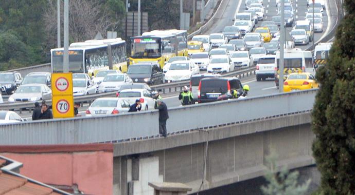Cumhurbaşkanı Erdoğan'ın güzergahında intihara teşebbüs Cumhurbaşkanı Erdoğan'ın güzergahında intihara teşebbüs