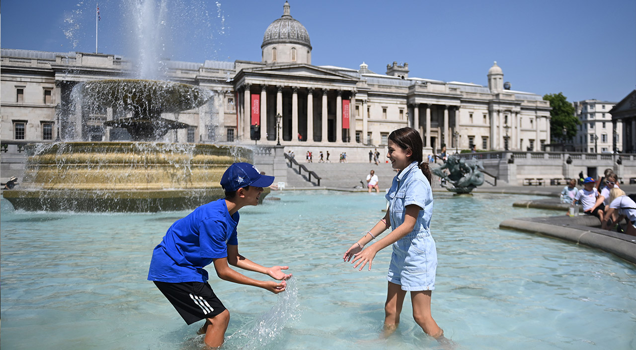 Ray hatları büküldü, uçak pisti eridi: İngiltere'de rekor sıcaklık