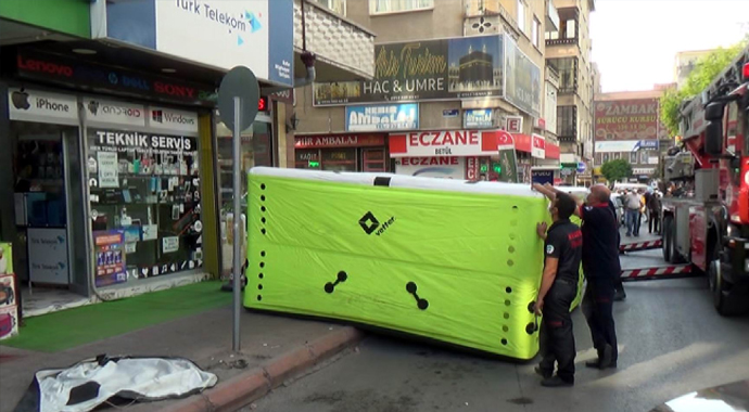 İntihar etmek isteyen kadını polis tek hamleyle kurtardı