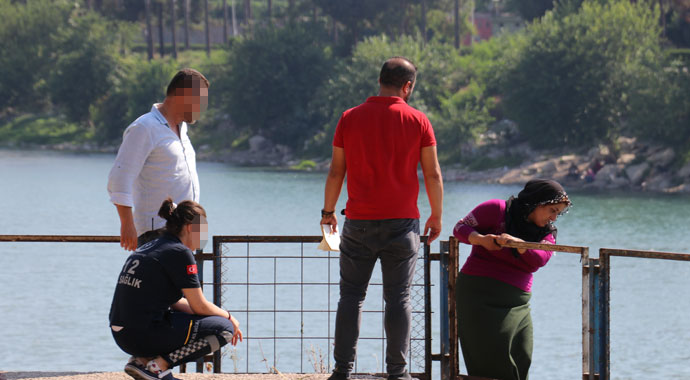 Karısı intihara teşebbüs etti, o ağaca yaslanarak izledi