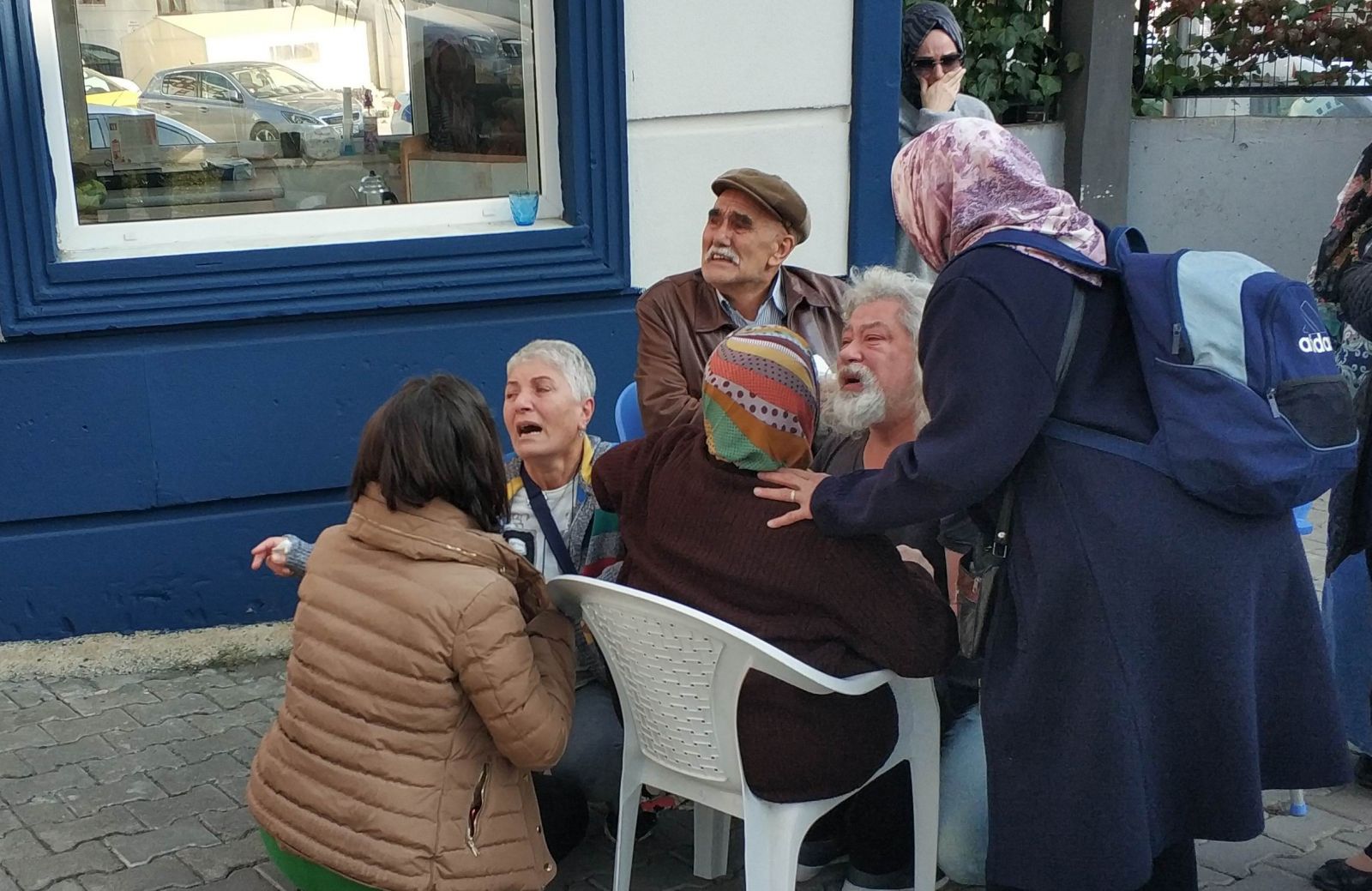 2 çocuk annesi kimya profesörü kadın kendini 4. kattan atarak intihar etti