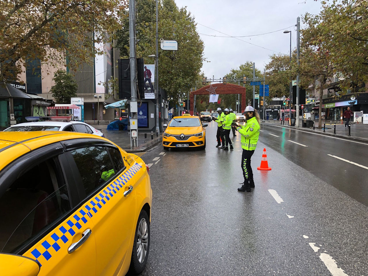 Kadıköy'de taksilere yönelik denetim Kadıköy'de taksilere yönelik denetim