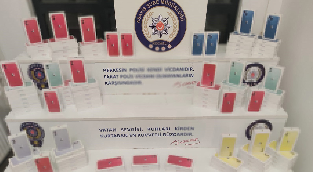 2 milyon liralık 100'den fazla telefon çalındı… Hırsızlık anı kameralara yansıdı