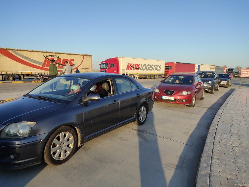 İpsala Sınır Kapısında ucuz alışveriş kuyruğu: Kilometrelerce uzadı