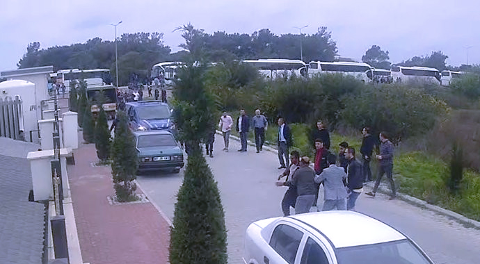 Otobüs şoförüyle tartışan İranlı turistler ortalığı birbirine kattı