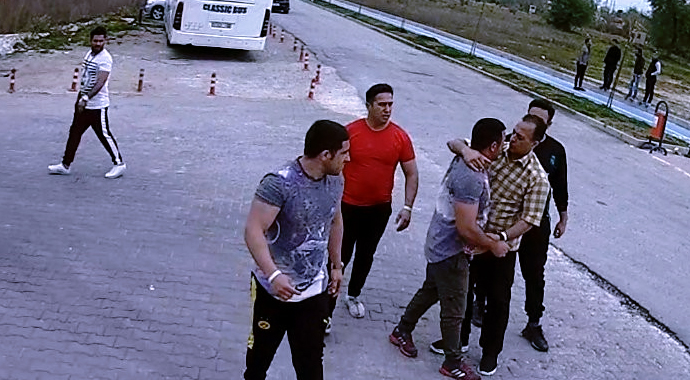 Otobüs şoförüyle tartışan İranlı turistler ortalığı birbirine kattı