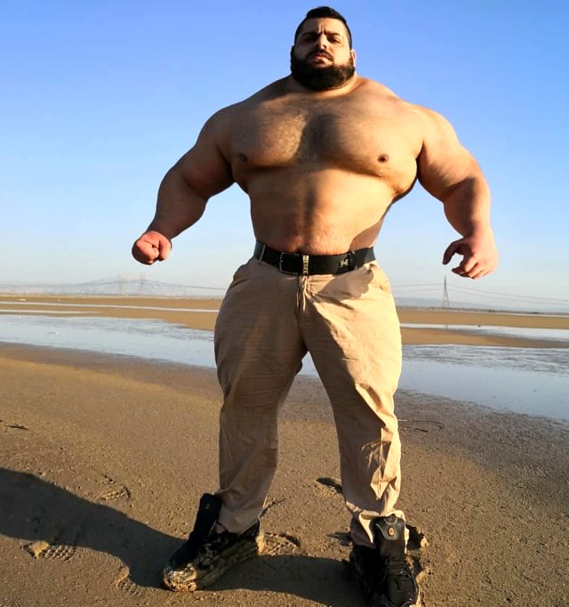 İranlı dev adam Hulk, ABD'ye karşı! Kafeste dövüşecek...