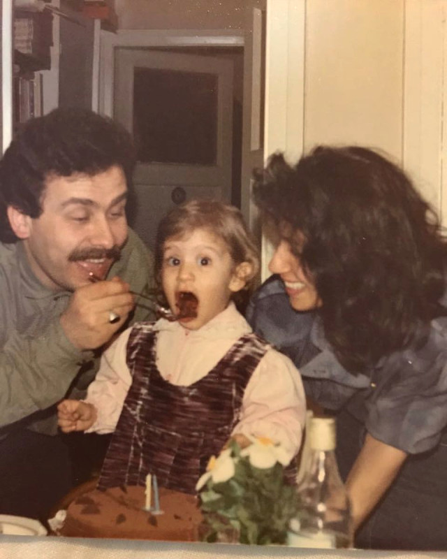 İrem Derici, çocukluk fotoğrafını paylaştı