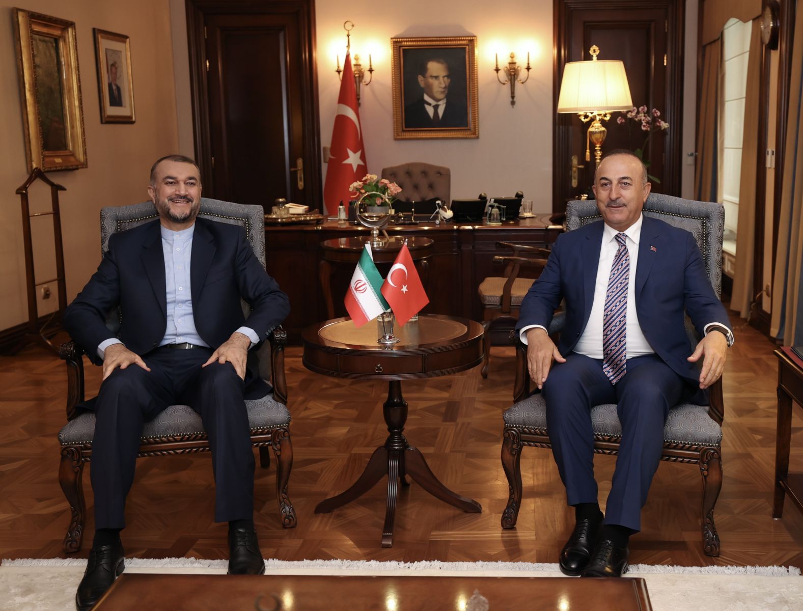 Mevlüt Çavuşoğlu, İran Dışişleri Bakanı ile görüştü Mevlüt Çavuşoğlu, İran Dışişleri Bakanı ile görüştü