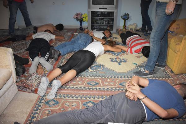 Hırsızlık çetesi üyeleri, bu hâlde yakalandı