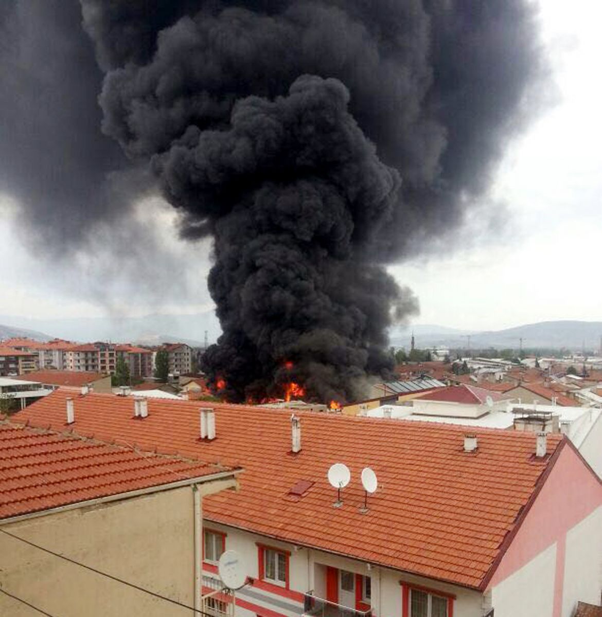 Isparta'da fabrika yangını