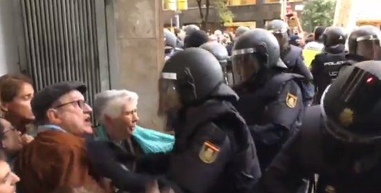 Katalonya'da referandum bitti! 840'ın üzerinde yaralı var