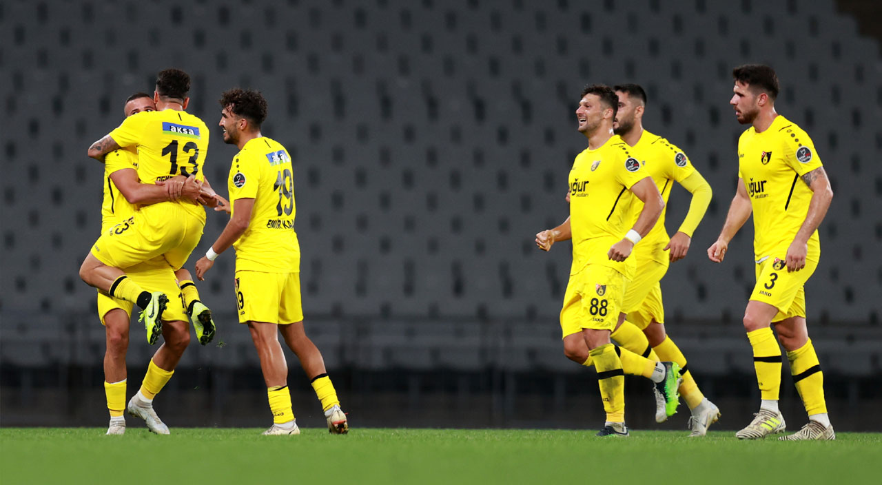 İstanbulspor'un yenilmezlik serisi Karagümrük maçında da sürdü... Müthiş geri dönüş!