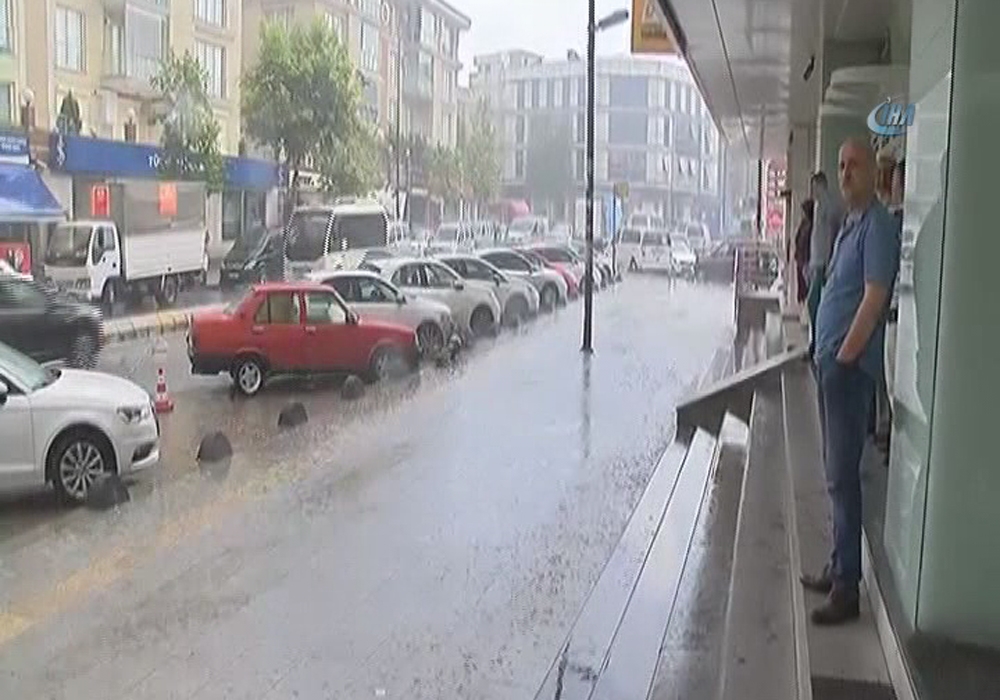İstanbul'u yağmur vurdu