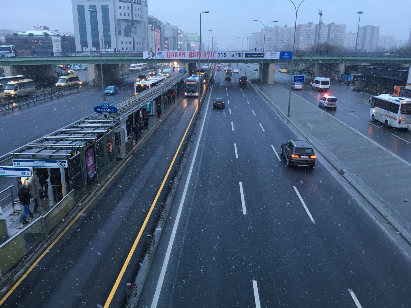 İstanbul’da kar yağışı etkisini arttırdı (Meteoroloji uyardı)