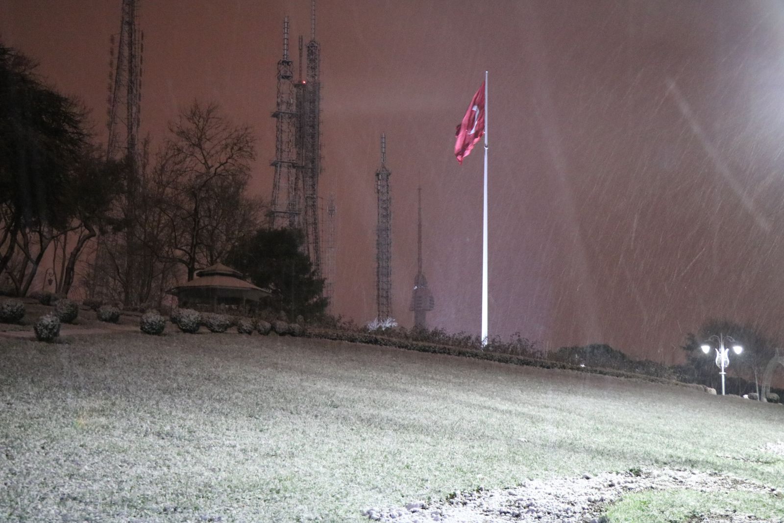 İstanbul’da beklenen kar yağışı başladı