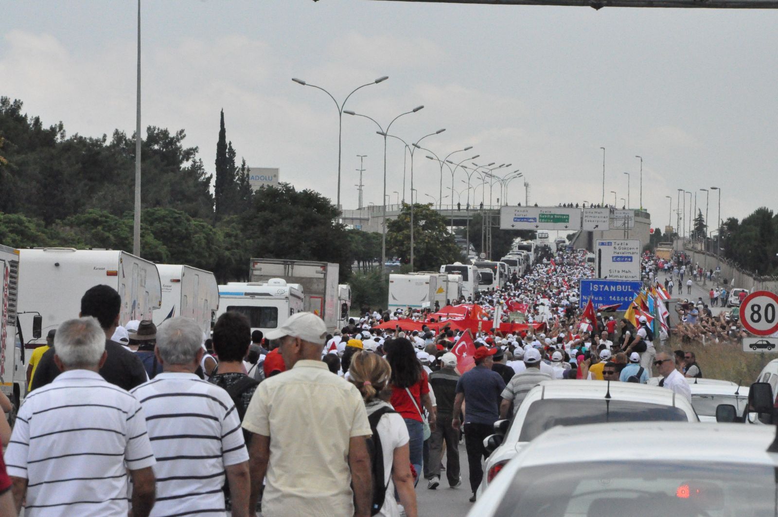 CHP'nin yürüyüşünde yollar vatandaşa çile oldu! Sürücüler isyanda