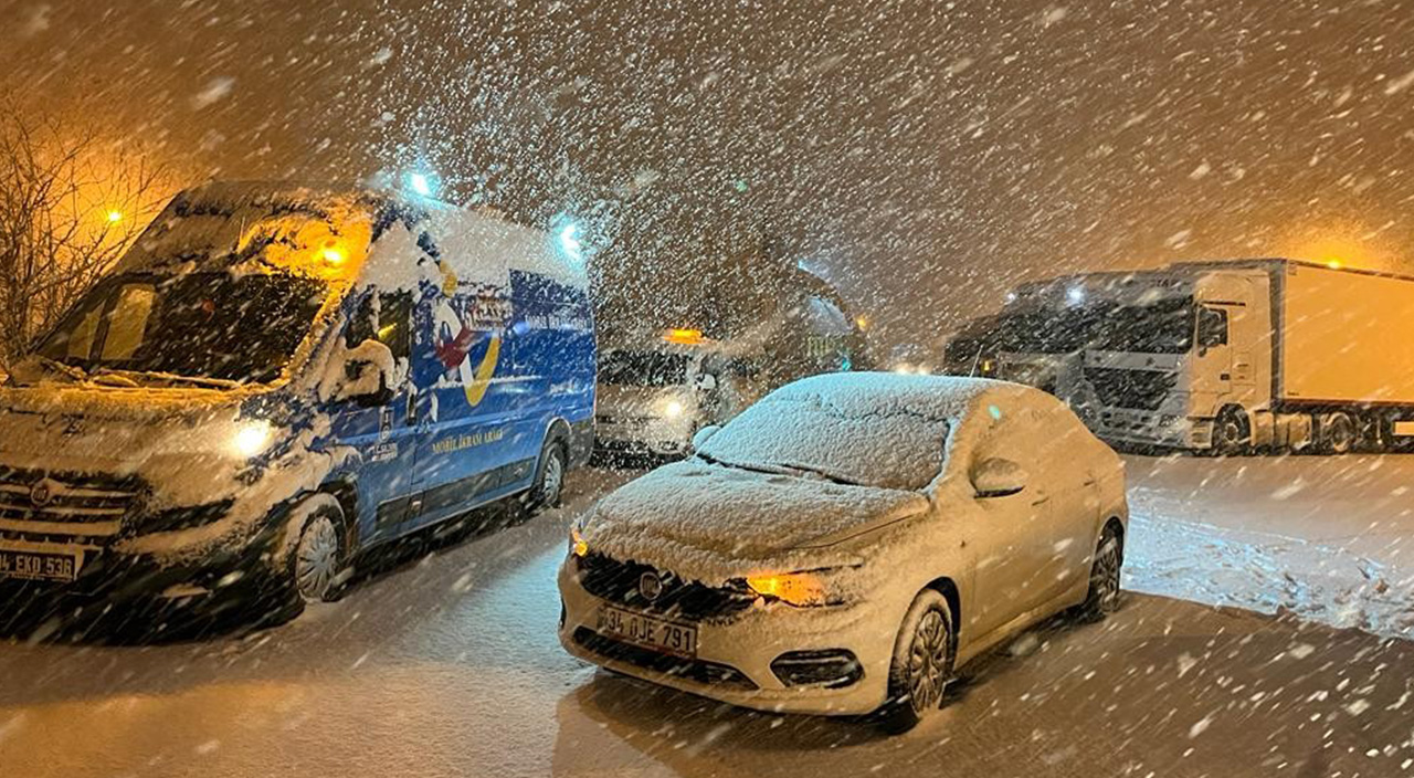 İstanbul'da kırmızı alarm: 6 gün kesintisiz kar yağacak