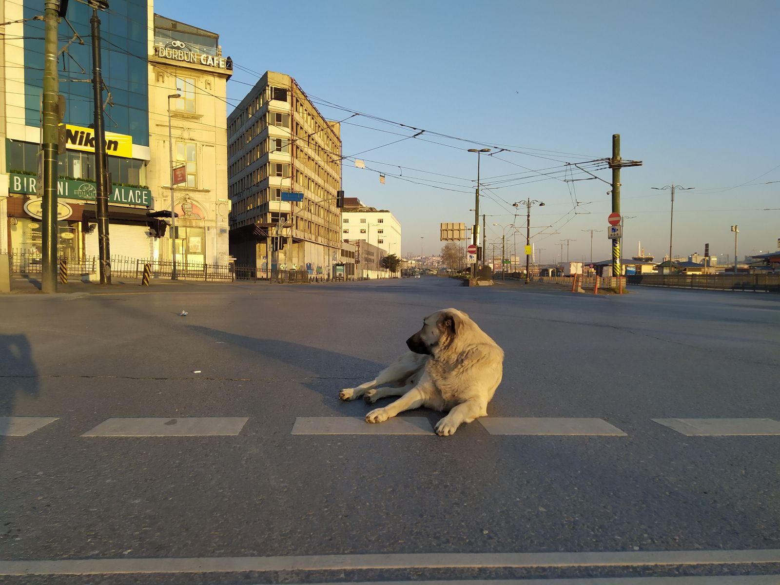 Sokağa çıkma kısıtlamasının sabahında gündoğumunda kartpostallık görüntüler
