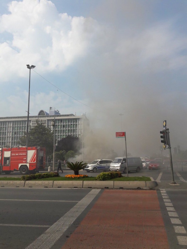 Haşim İşcan Geçidi Bisikletçiler Çarşısı'nda büyük yangın...