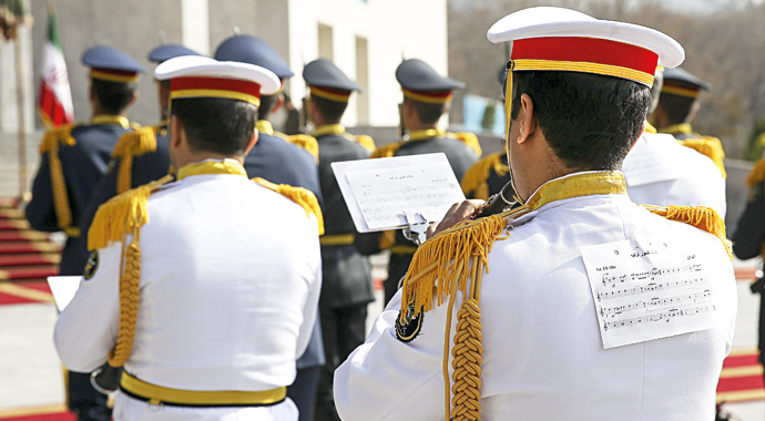 Davutoğlu'ndan İran'a çağrı: Bölgemizi başkasına  bırakmayalım