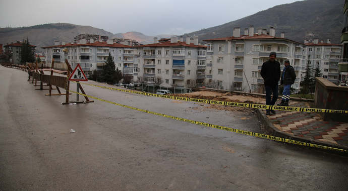İstinat duvarı yıkıldı deprem sandılar