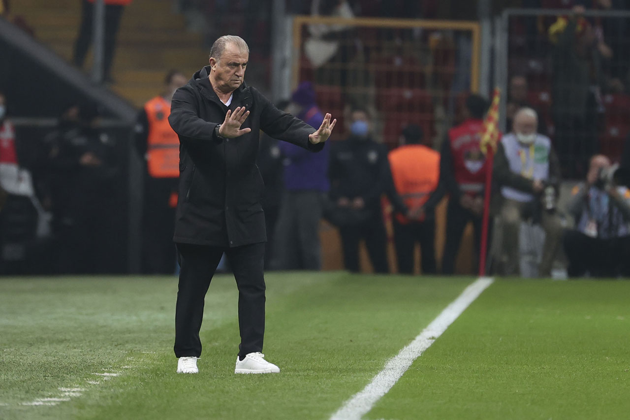 Galatasaray yönetiminin hakem isyanı sürüyor